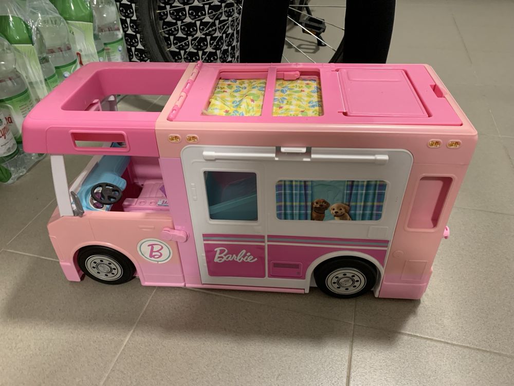 Duży camper Barbie z basenem