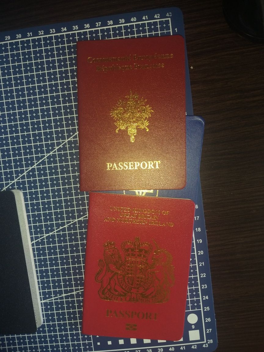 Блокнот в виде паспортов разных стран