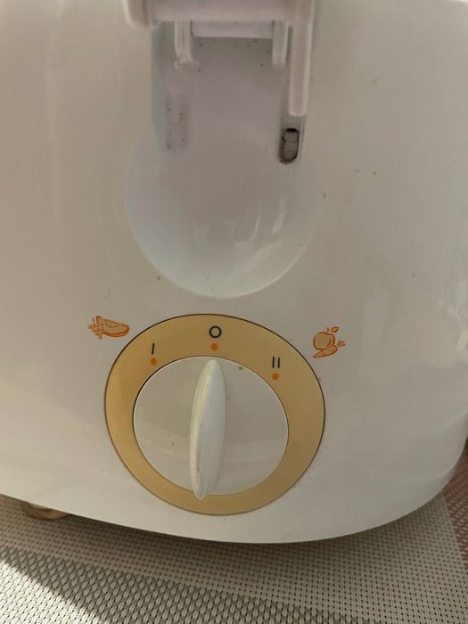 Центрифужна/ відцентрова соковичавилка/ соковитискач Philips