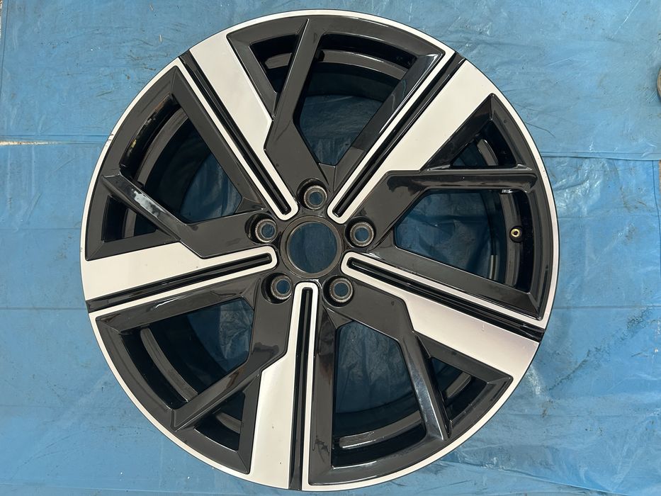 Felga Aluminiowa Oryginał VW Volkswagen R 17 5x112 2K7.601.025B