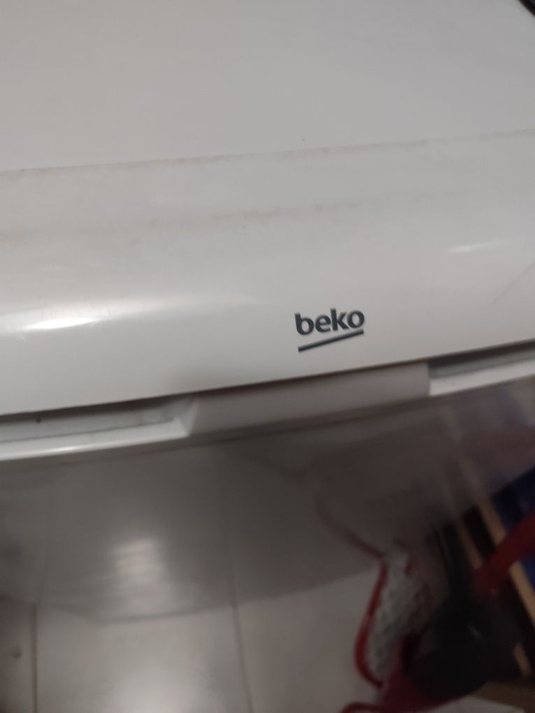 Mini frigorífico Beko TSE1402