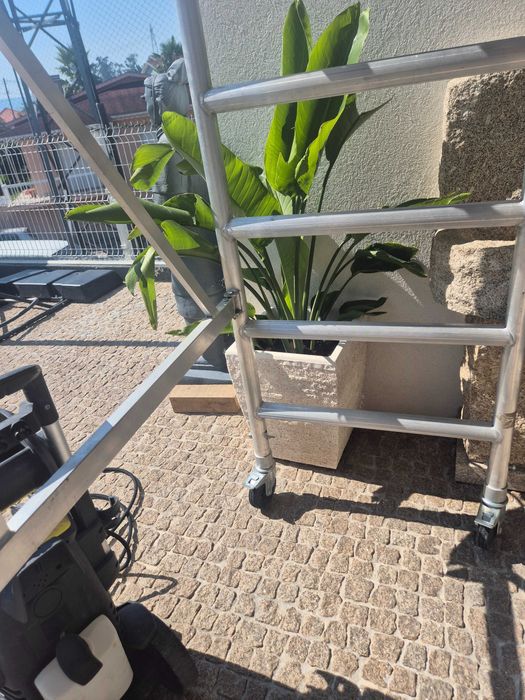 2 vasos pedra grandes