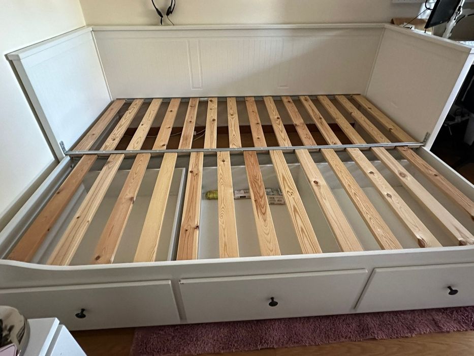 Cama com colchão. Excelente