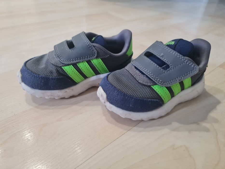 Кросівки adidas 22 розмір