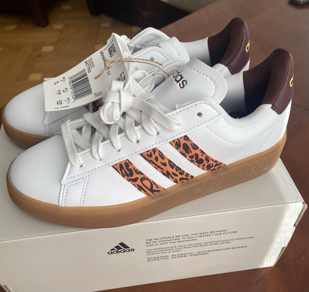 Жіночі кросівки adidas