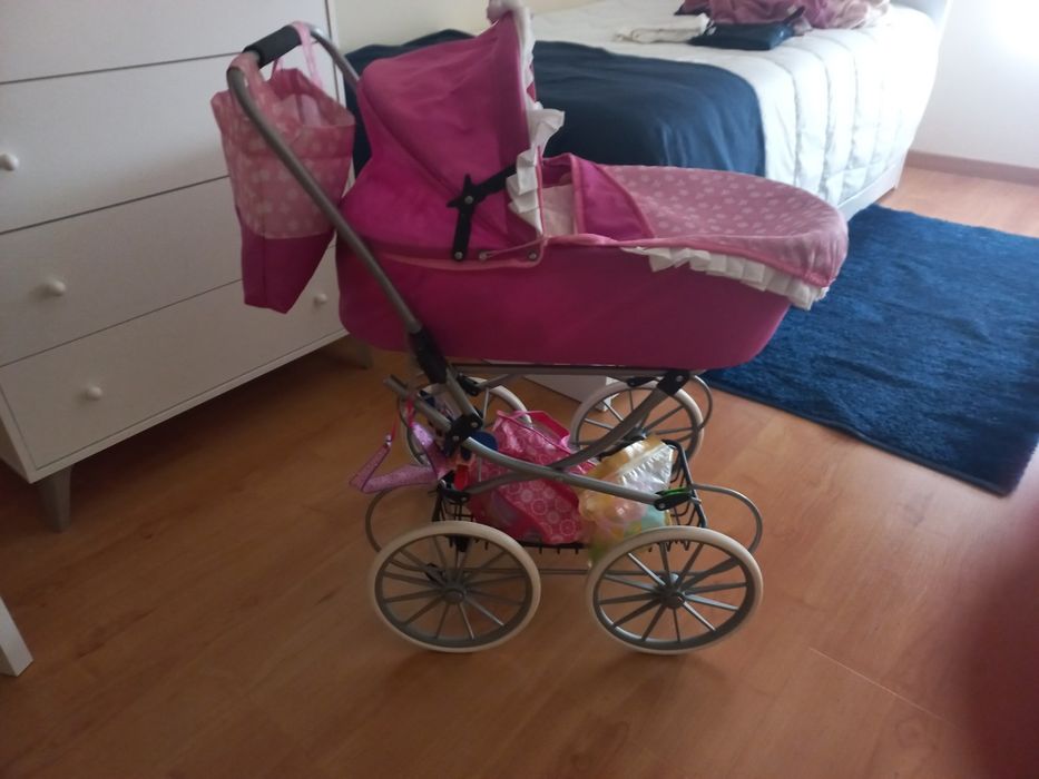 Carro de boneca menina
