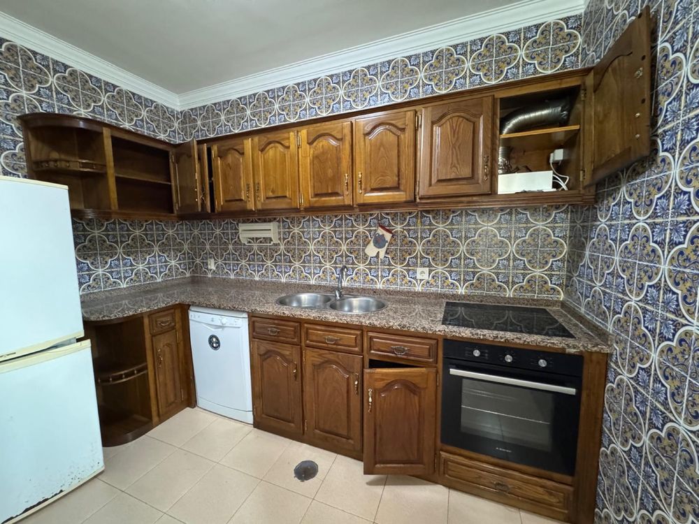 Cozinha completa + Forno e Placa vitrocerâmica + Móvel de entrada
