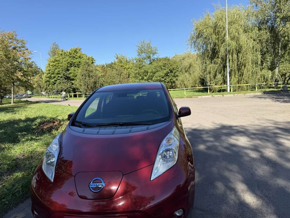 Nissan Leaf 2014р 11 палок СОХ 82 в рідній фарбі