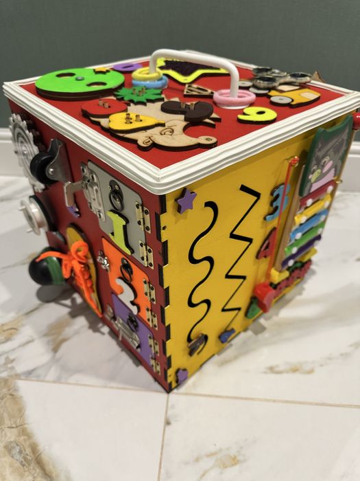 Бізікуб бізідошка бізіборд бізікубик розвиваючі іграшки