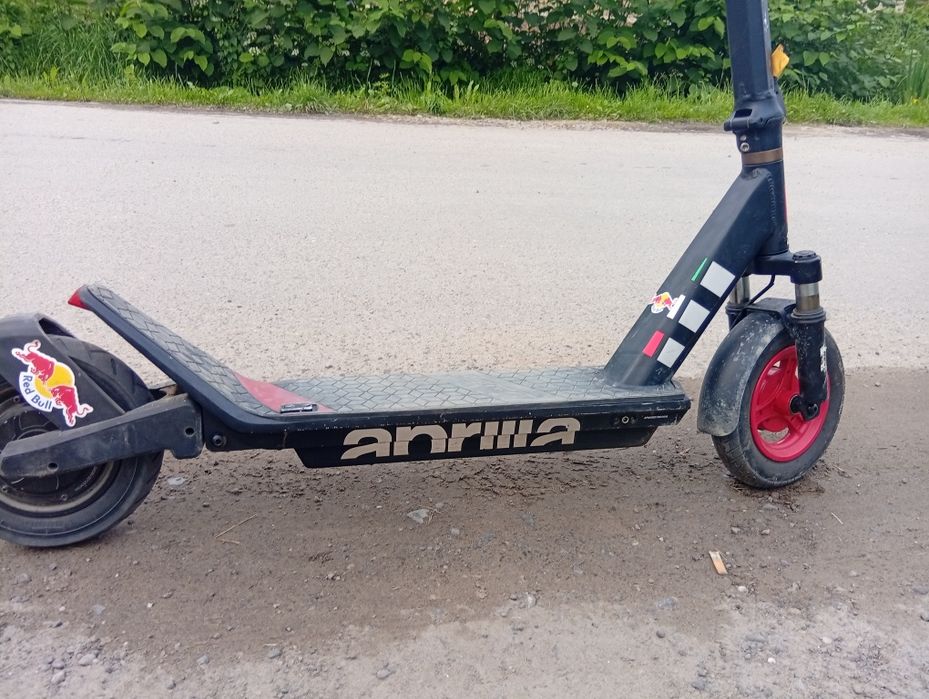 Електросамокат Aprilla esr 2