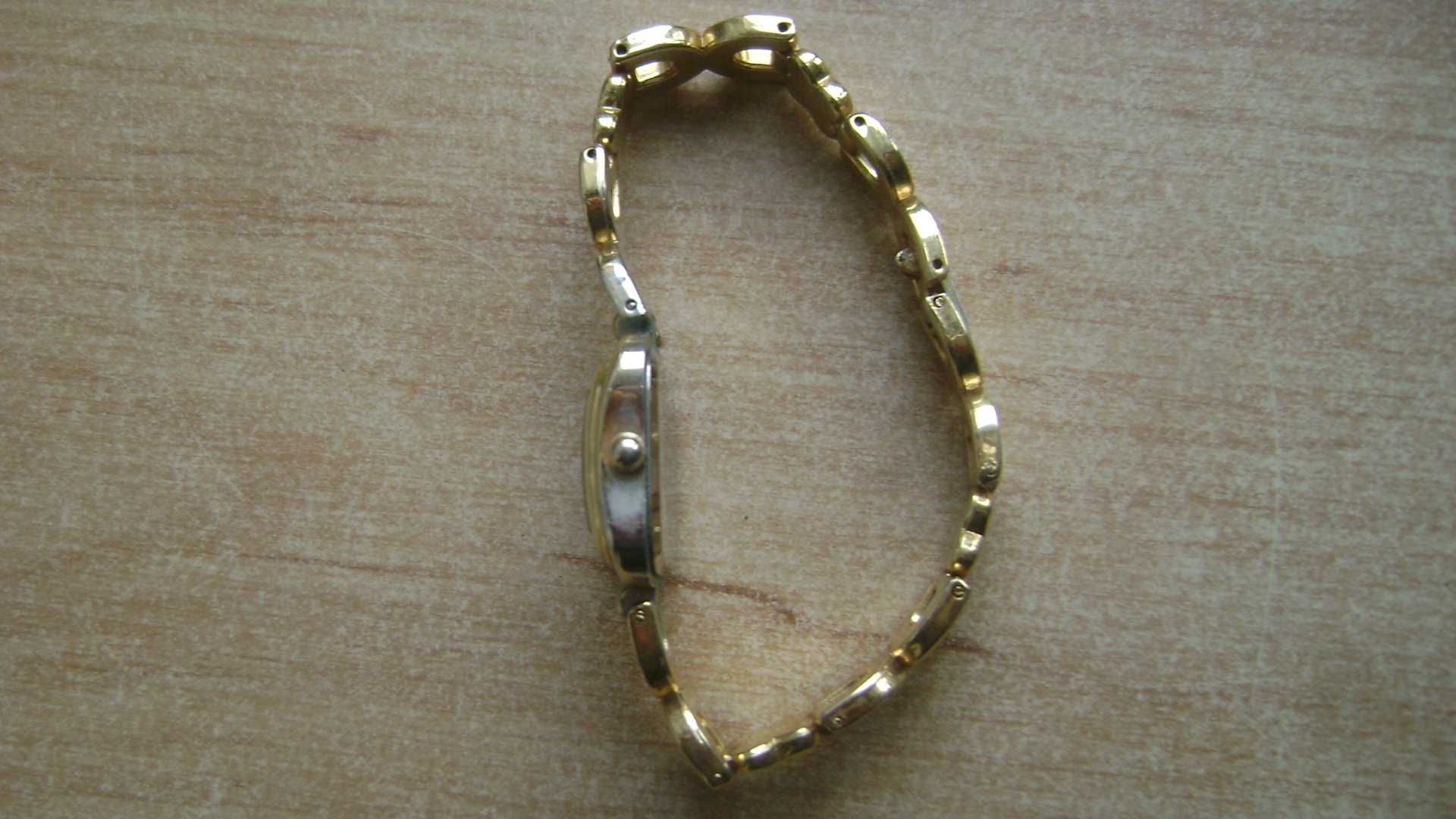 Starocie z PRL - Zegarek damski GUCCI swiss made = do naprawy