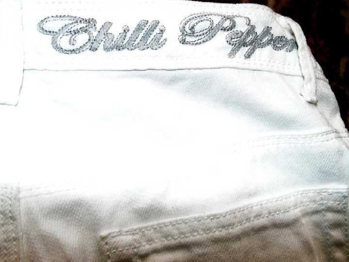 Фірмові,білі джинси,брюки,класика,40-42р з вишивкою