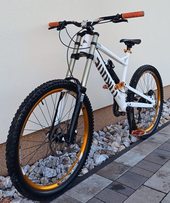 Rower zjazdowy Canyon Torque downhill DH