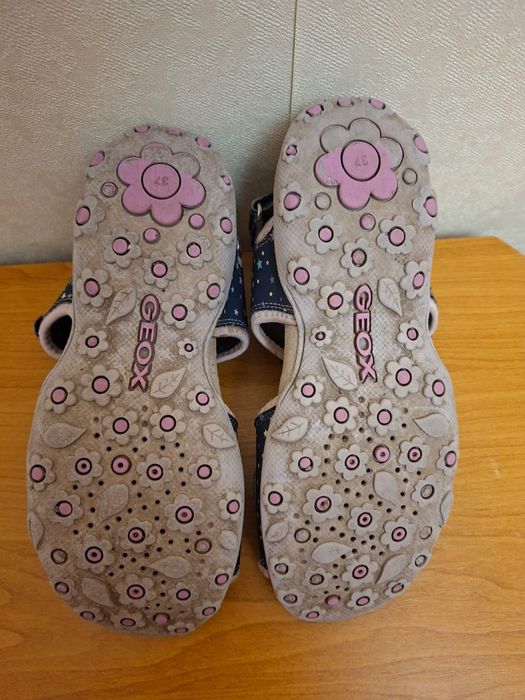 Продам підліткове взуття Geox (б/в)