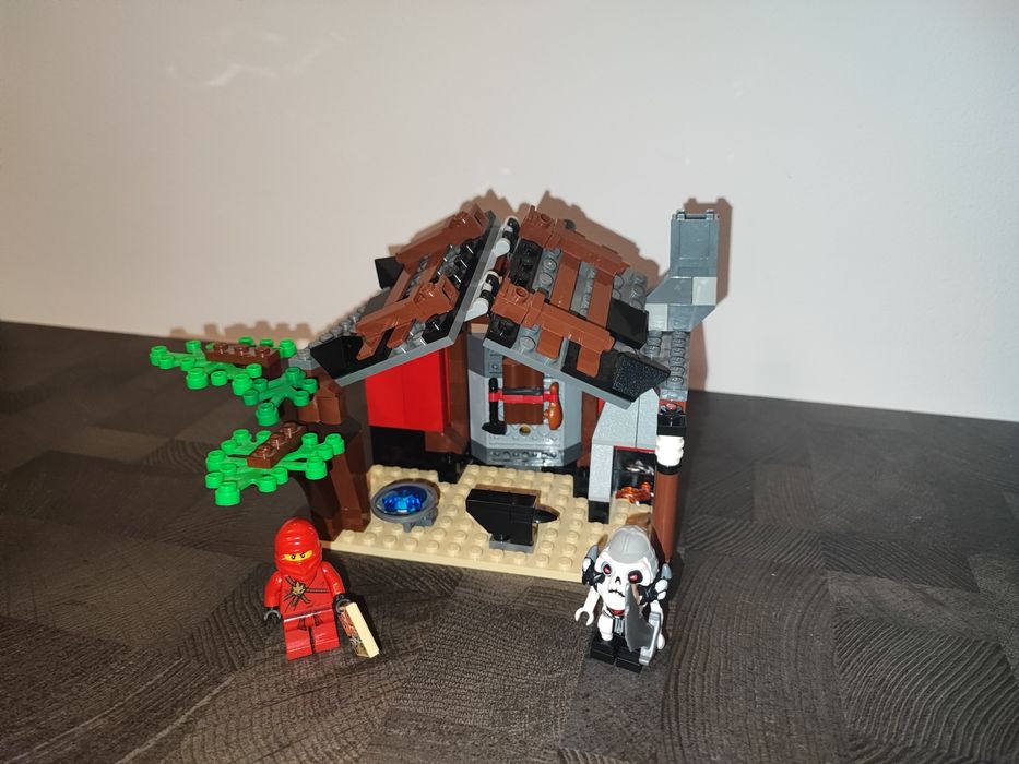 LEGO Ninjago 2508 - Blacksmith Shop 2011