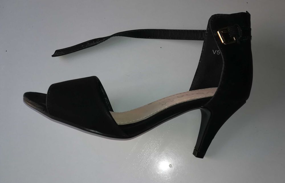 Sandálias tipo camurça