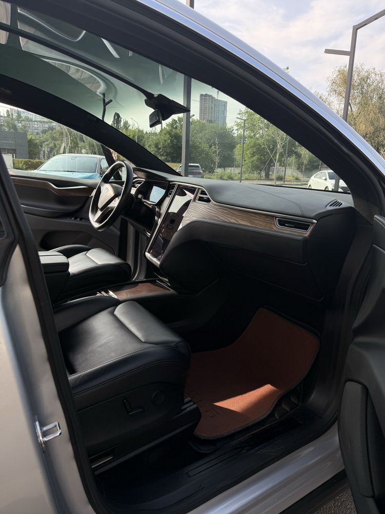 Продам Tesla X 100