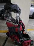 Mochila porta bebê com protetor de sol, e chuva e compartimentos