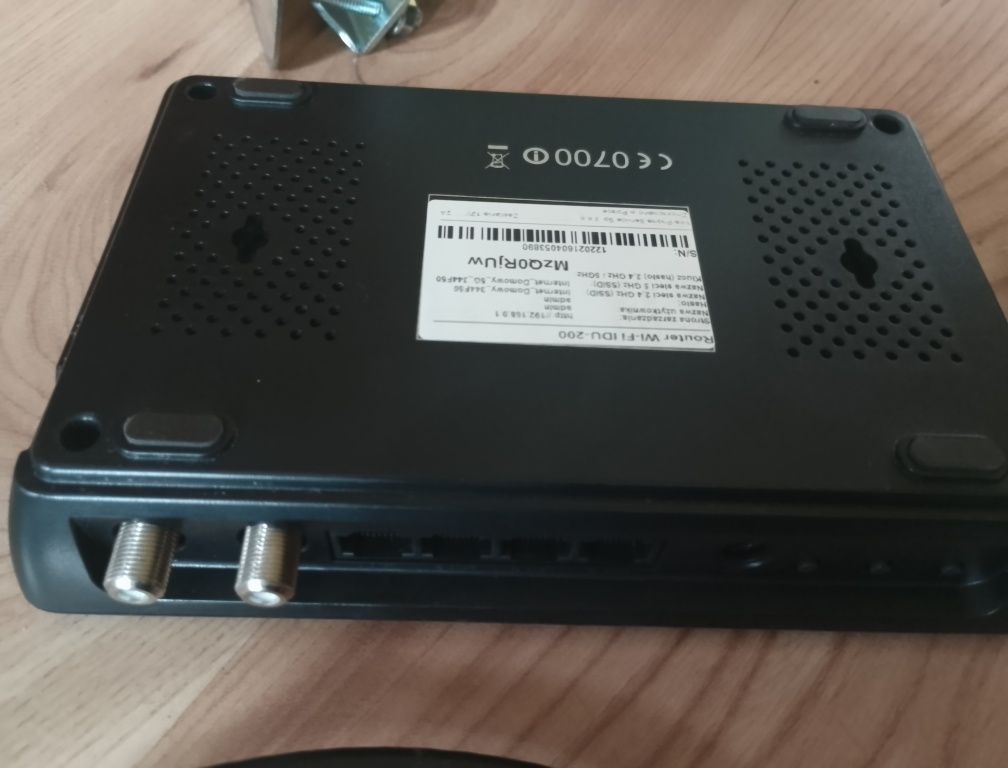 Rutera, antena zestaw do odbioru internetu z karty SIM.