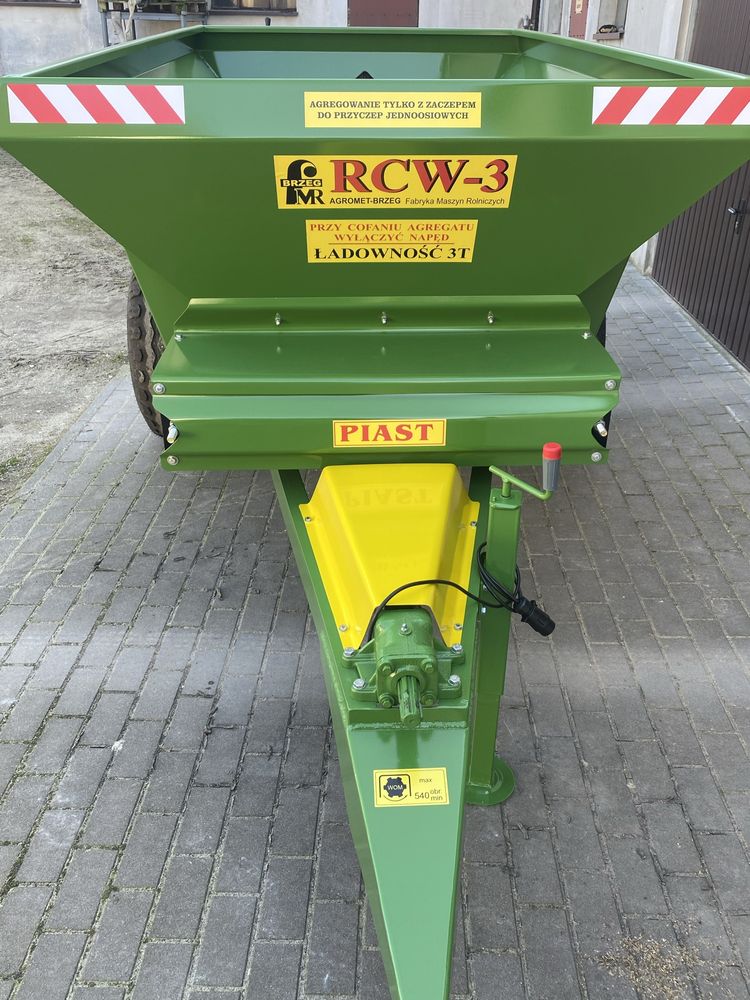 Rozsiewacz wapna RCW-3 piast