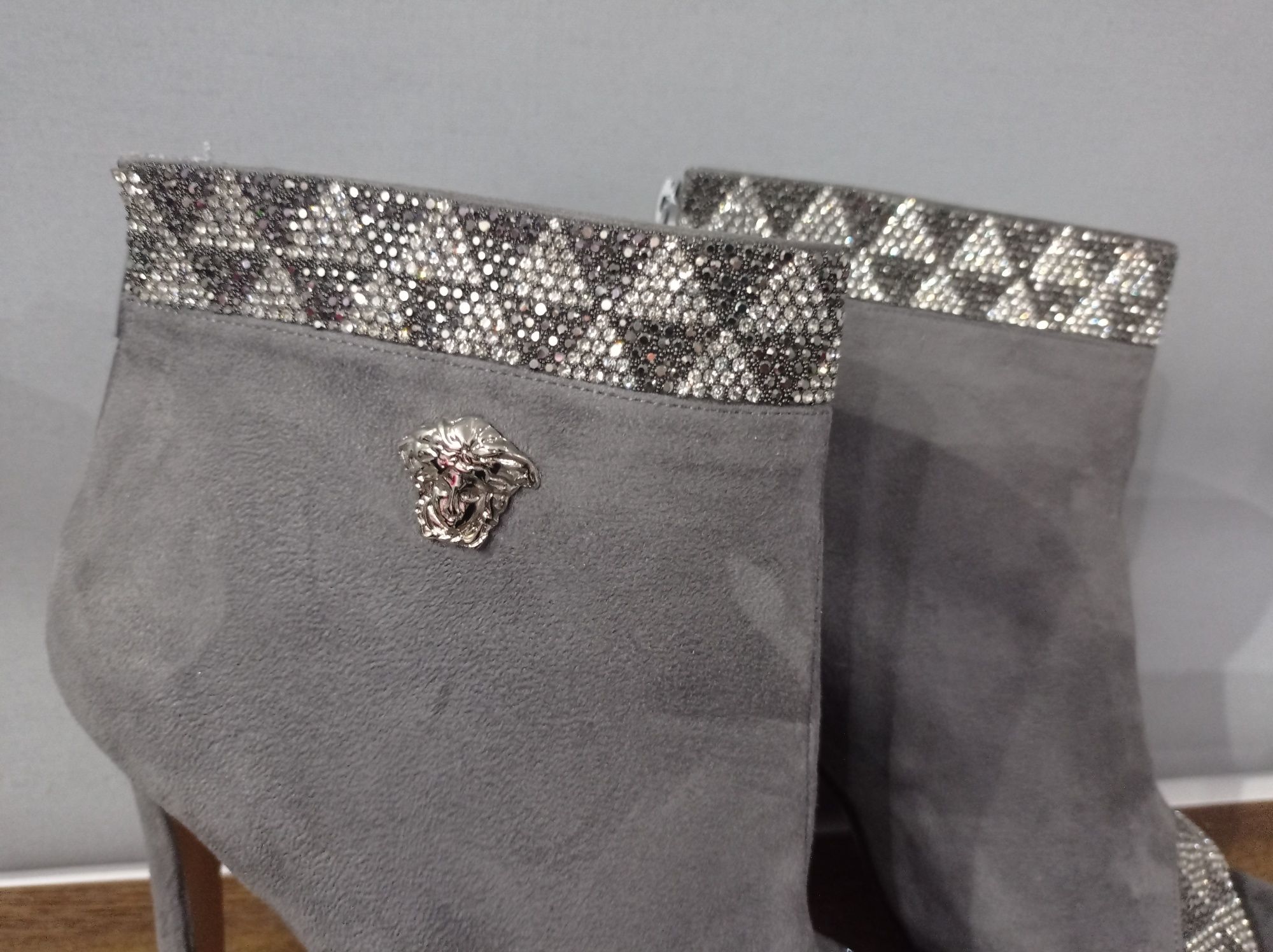 Wyprzedaż Versace 36,38 szare buty na obcasie cyrkonie srebrne czarne
