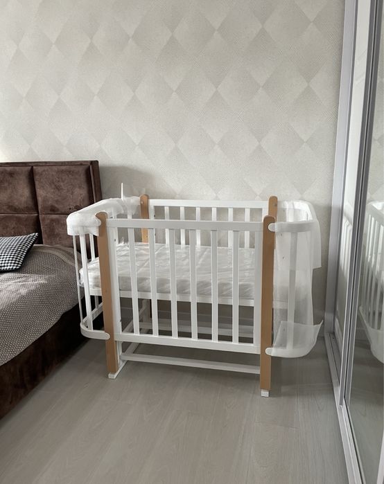 Дитяче ліжко з маятником і матрасом