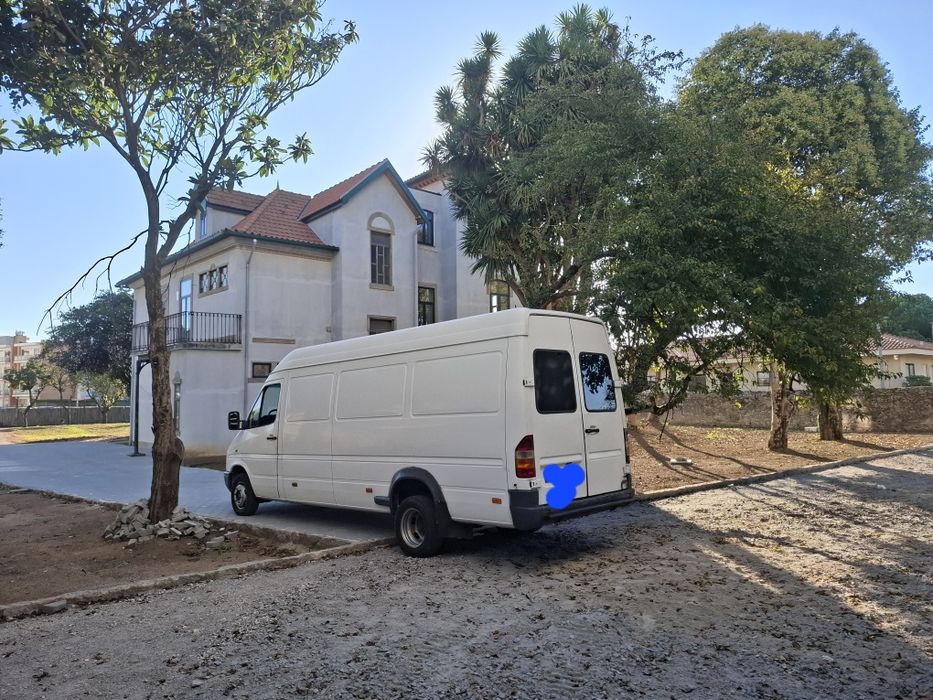 Serviço de transporte, carrinha com motorista