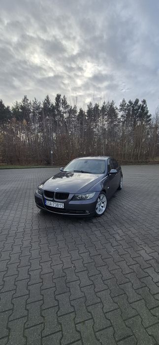 BMW E90 325I benzyna
