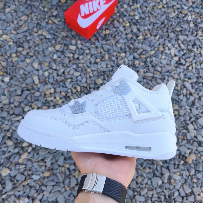 Кросівки зимові Nike Air Jordan 4 з хутром білі шкіра розпродаж