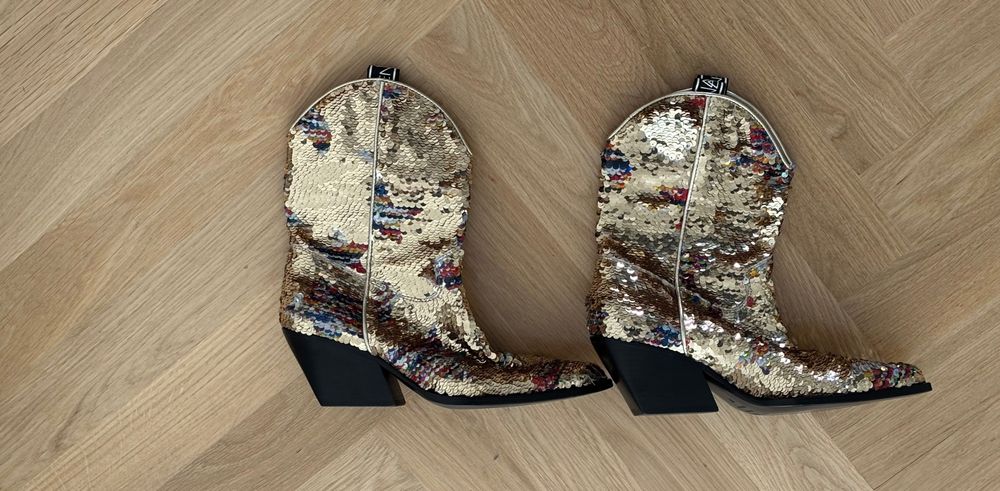 Botki Elena Iachi
Ręcznie robione 36 cowbojki