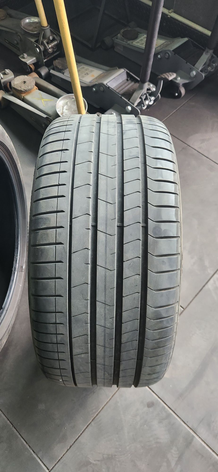 Продаються шини Pirelli PZero  для BMW X5

- **Передні**: