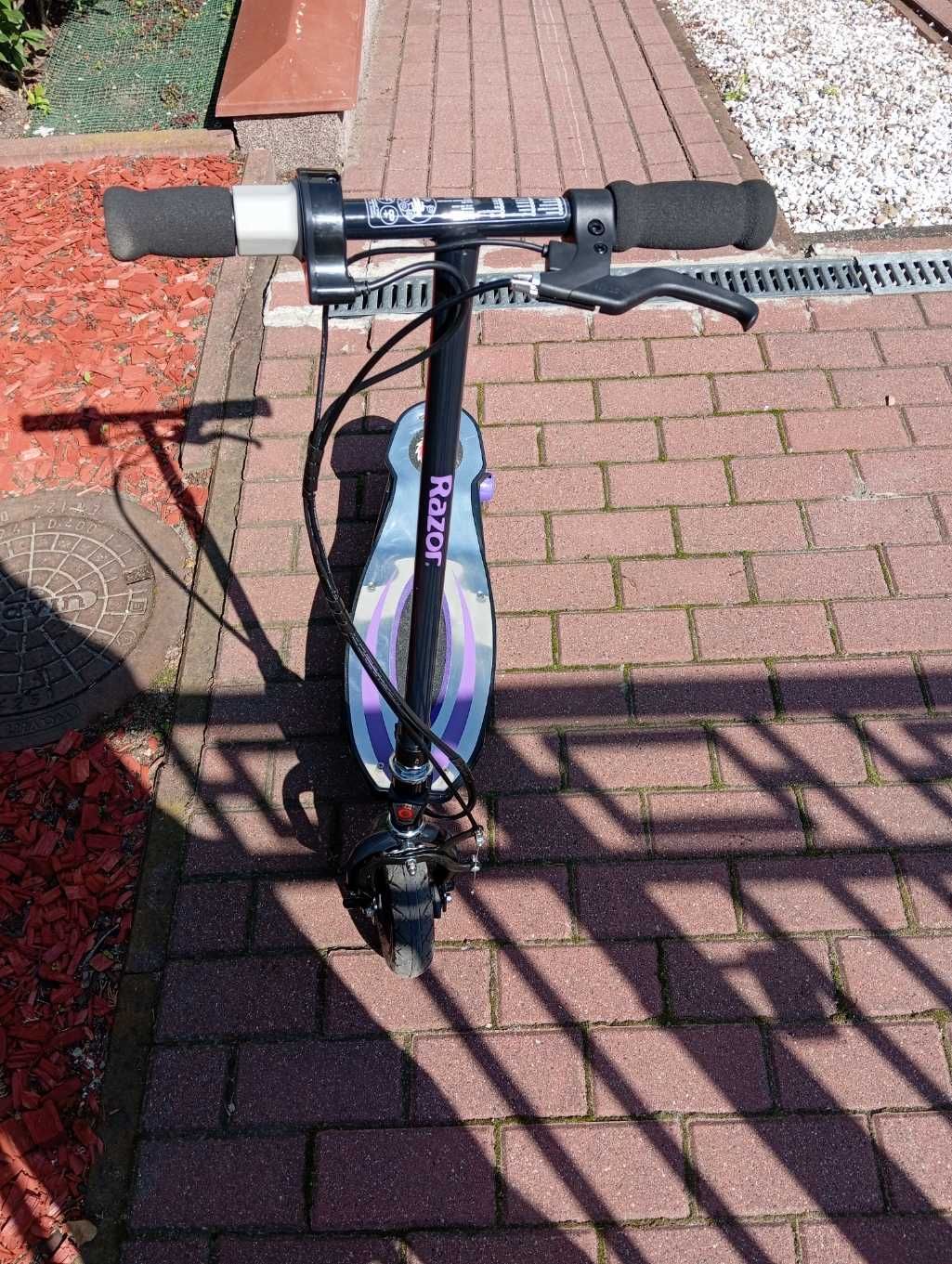 Razor hulajnoga elektryczna E100 PowerCore Purple dla dzieci 7+
