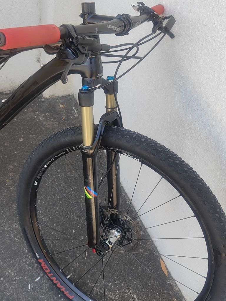 Orbea OIZ Carbono sem retomas
Tamanho M 
Transmissão GX 12v
suspensão