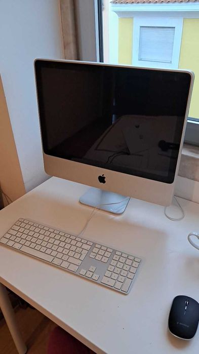 Apple iMac 20" - Design Clássico Vintage - 2.4GHz / 250GB