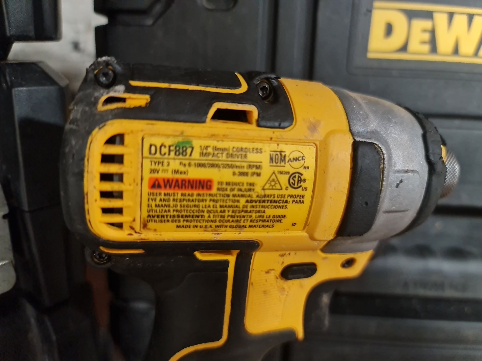 Продам акумуляторний безщітковий імпакт Dewalt DCF887