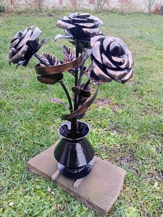 Ковані троянди квіти