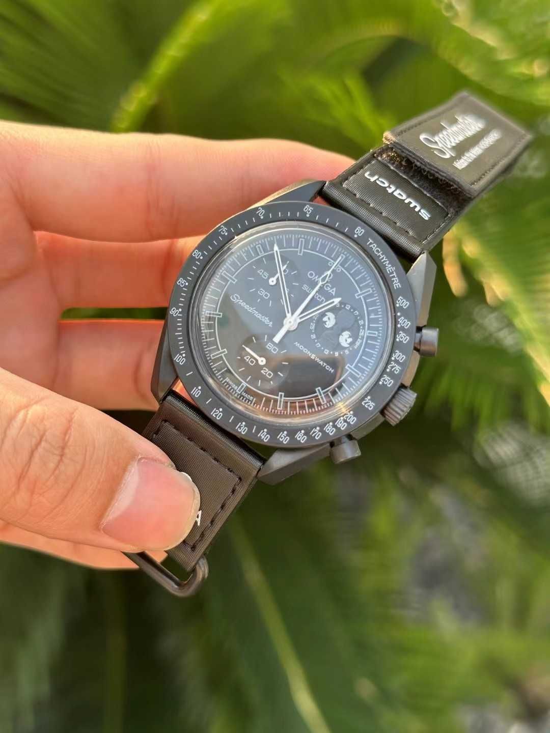Omega x Swatch - Misja Faza Czarnego Księżyca Snoopy - SO33B700 412