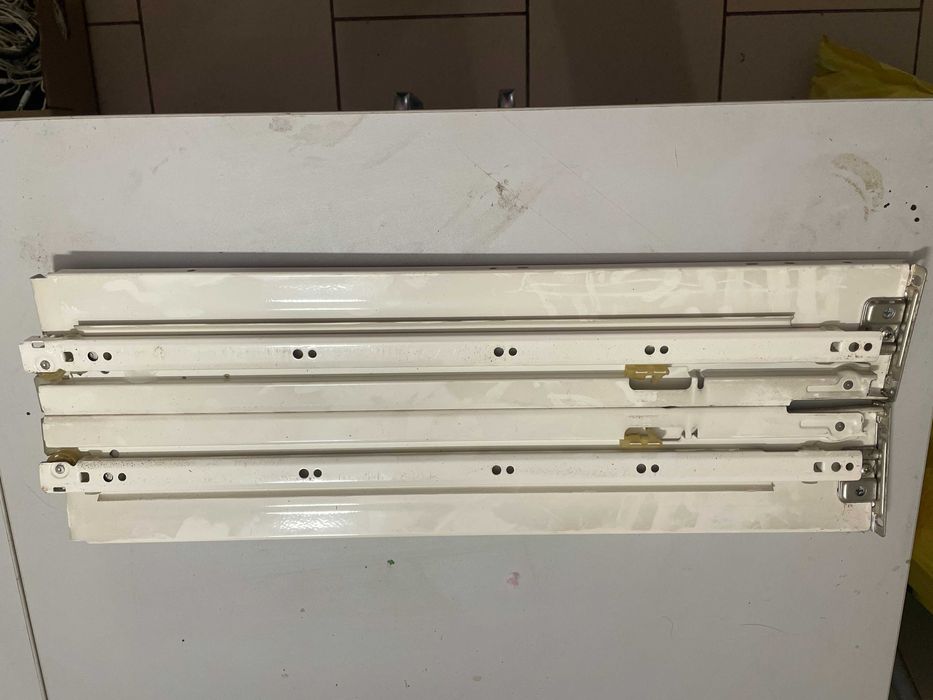Prowadnice  do szuflad rolkowa starego typu Blum 550mm