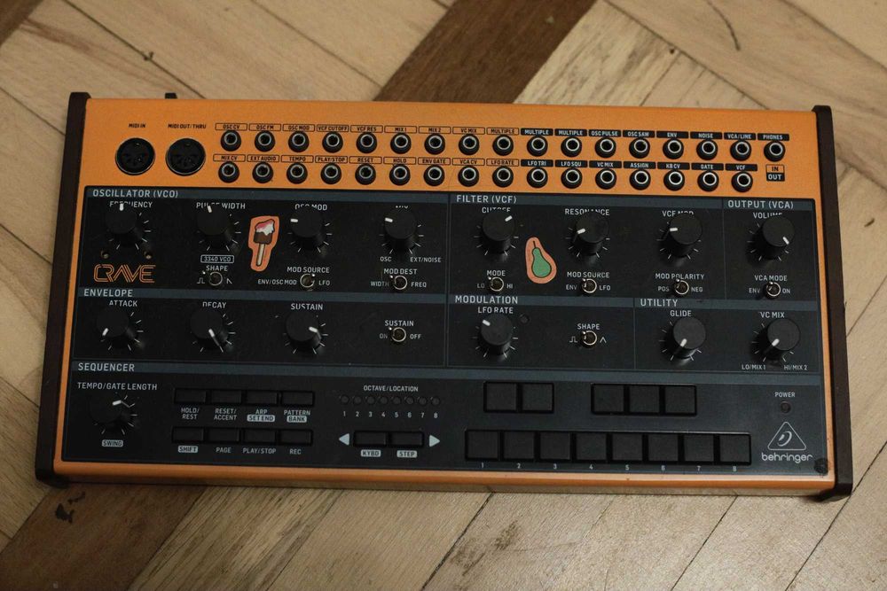 Аналоговый синтезатор Behringer Crave