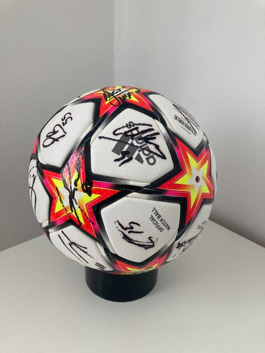 Bola PRO UEFA Champions League - 21/22 (Assinada: plantel do Benfica)