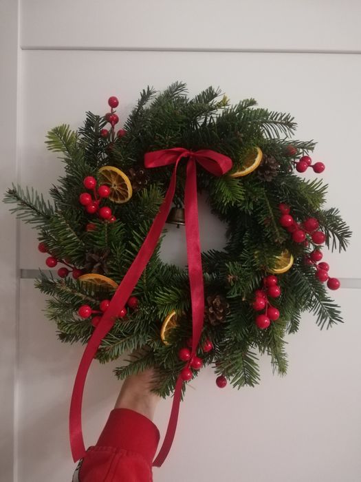 Wianek na drzwi świąteczny