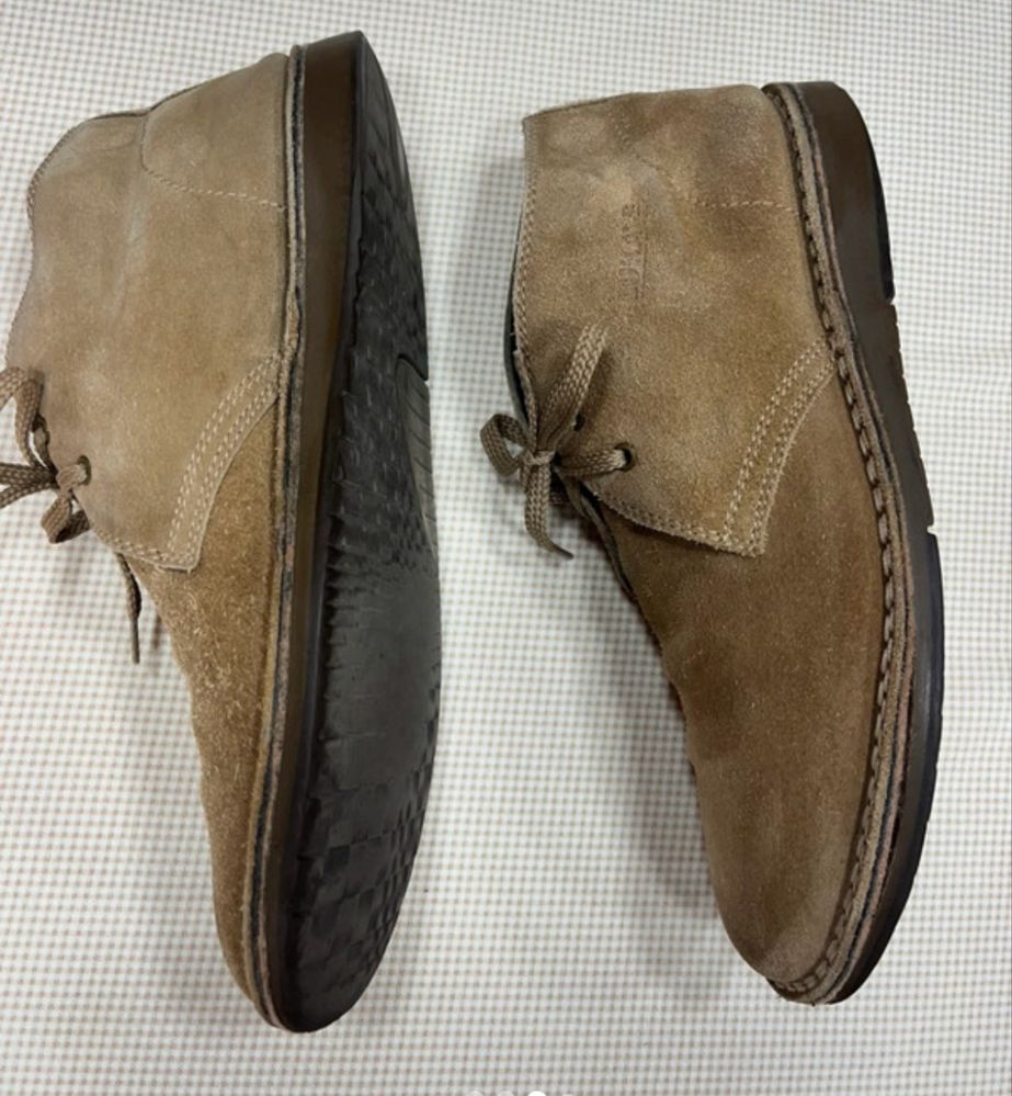 Botas de camurça da marca Luka, usadas, em bom estado.