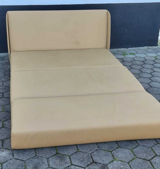 Sofá Cama Bege com 1.42m comprimento