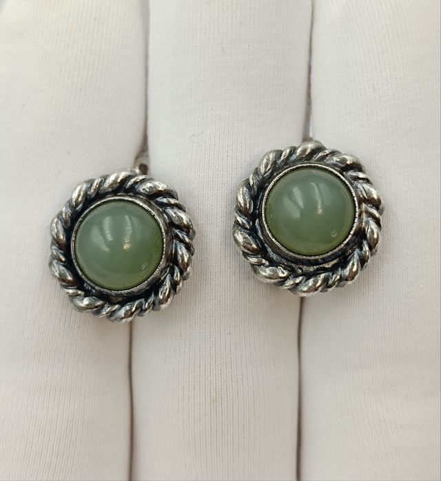 Серебряные серьги 925 пробы с нефритом