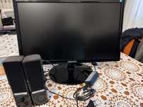Monitor e colunas de som