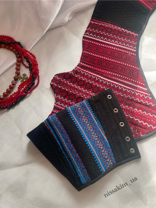 Корсет в етно стилі