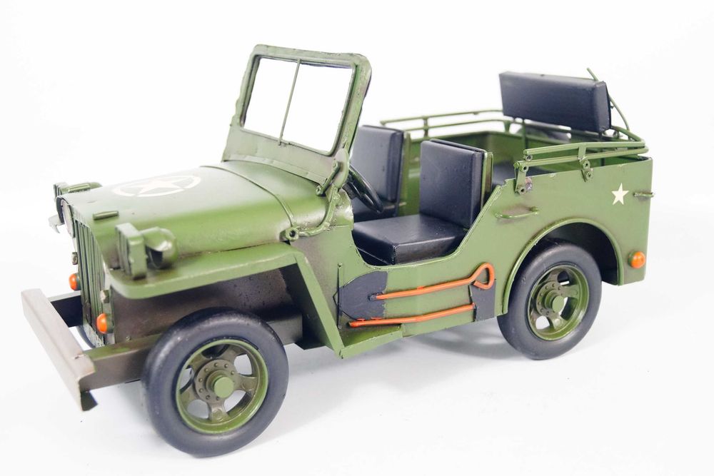Metalowy pojazd - samochód wojskowy terenowy jeep rekwizyt model