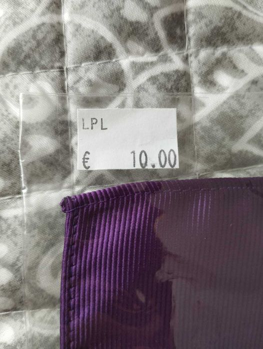 Lenços de bolso novos
