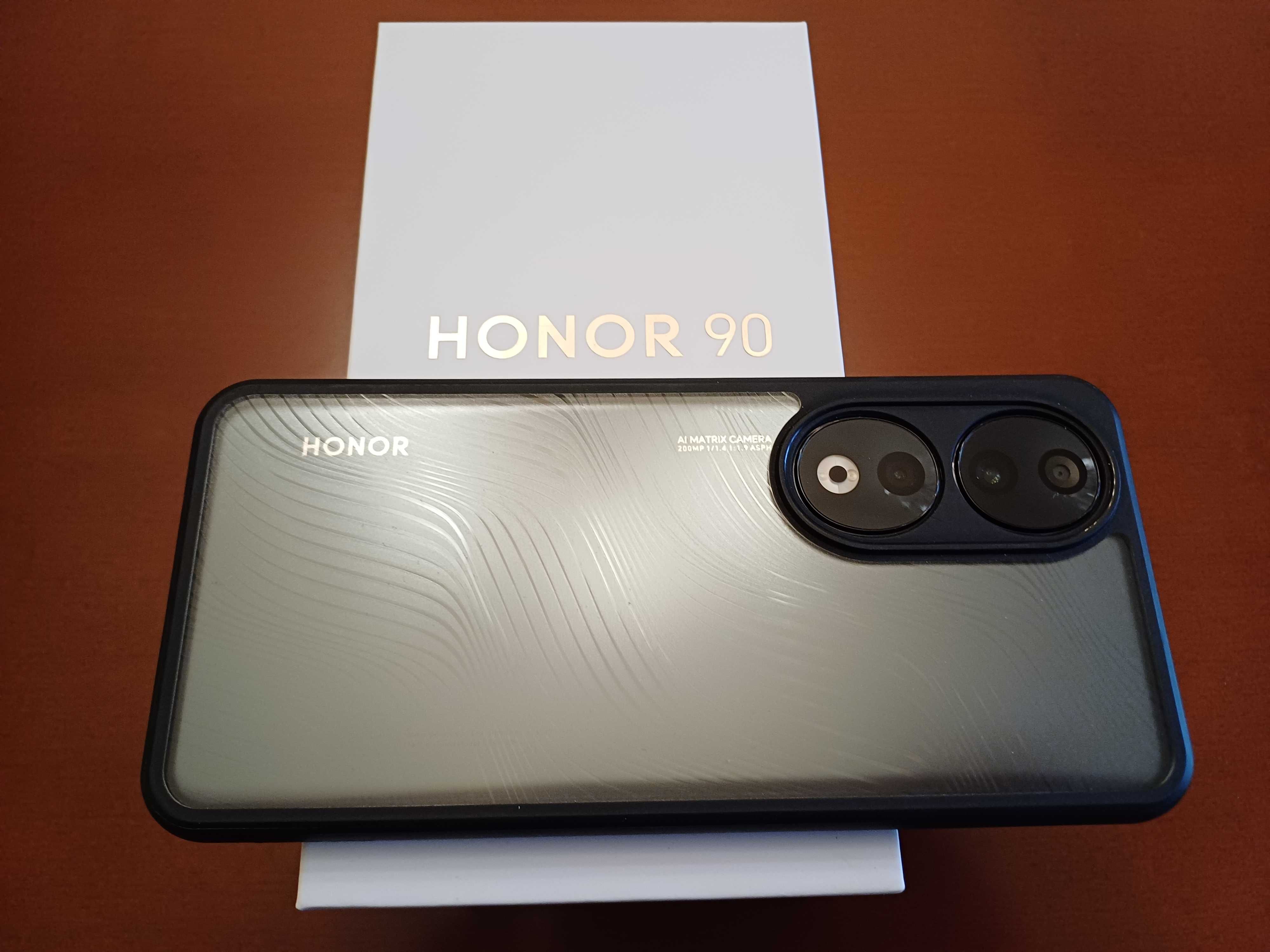 Smartfon Honor 90 5G 12/512GB czarny w ochronnym etui i z szybką gwar.