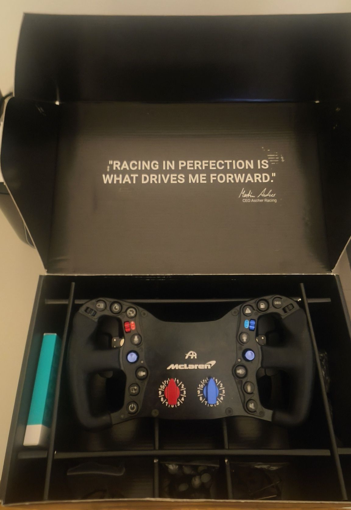 Volante Ascher Racing McLaren Artura Pro SC